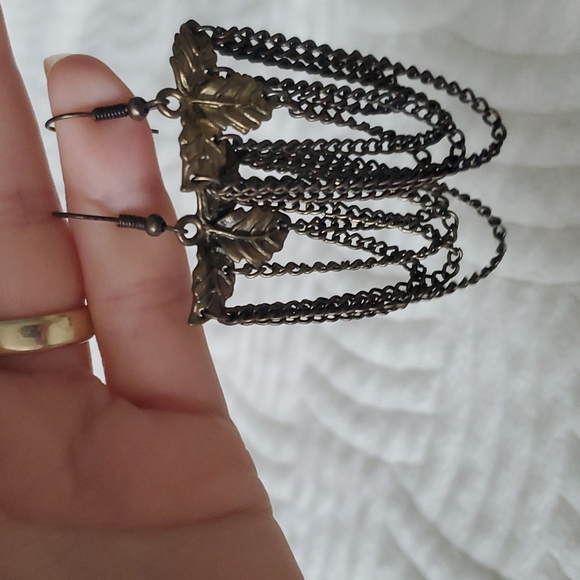 3/10 Statement Earrings - Picture 2 of 8